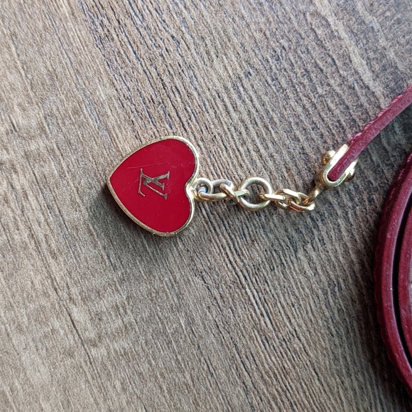 Red leather Louis Vuitton heart bracelet - Picture 3 of 4